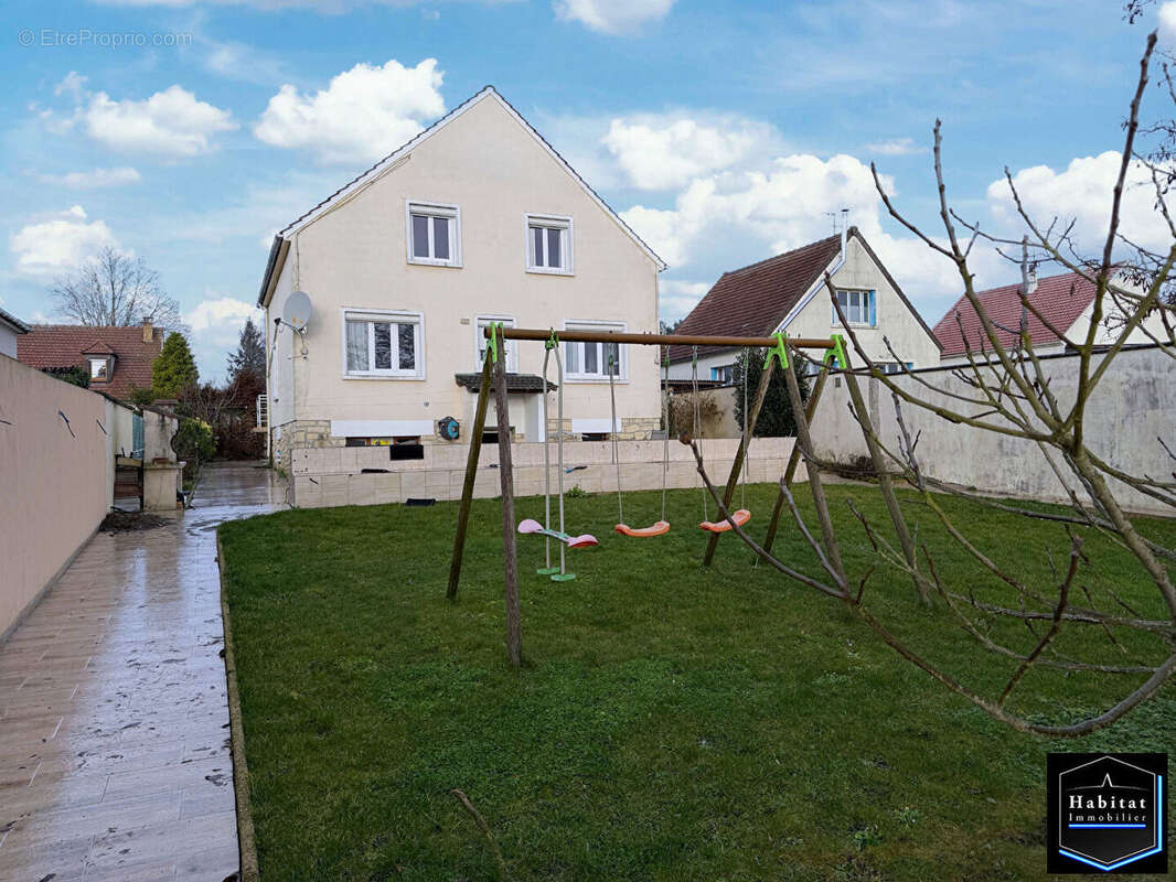 Maison à LE PLESSIS-BELLEVILLE