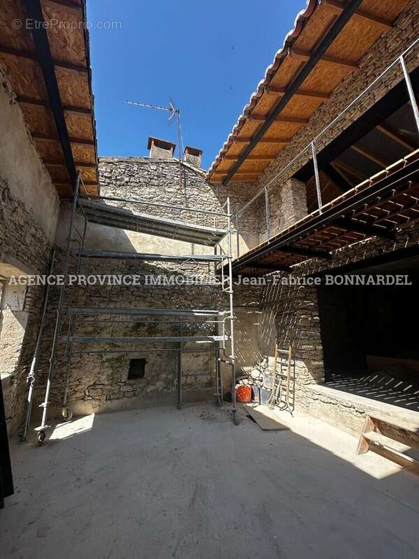 Maison 170 m² à Rousset-Les-Vignes  - photo 15