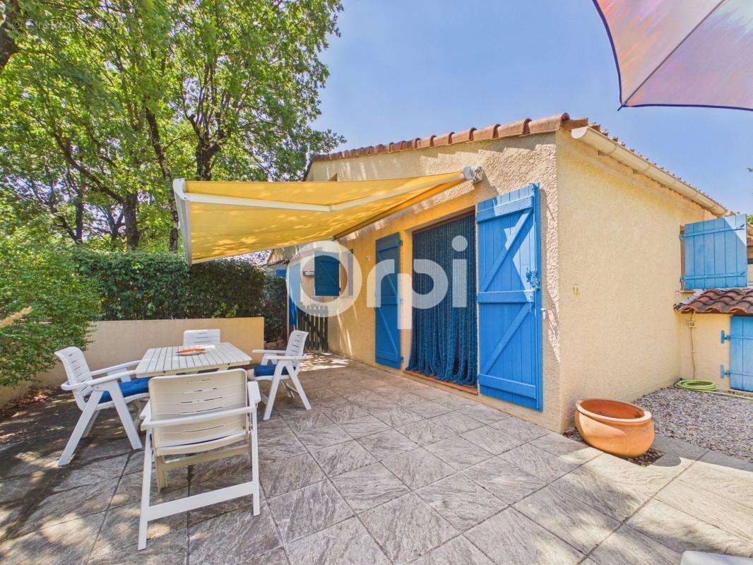 Piscine/terrain de tennis -calme -proche commodités -faible charges -tout à l'égout - photo 3