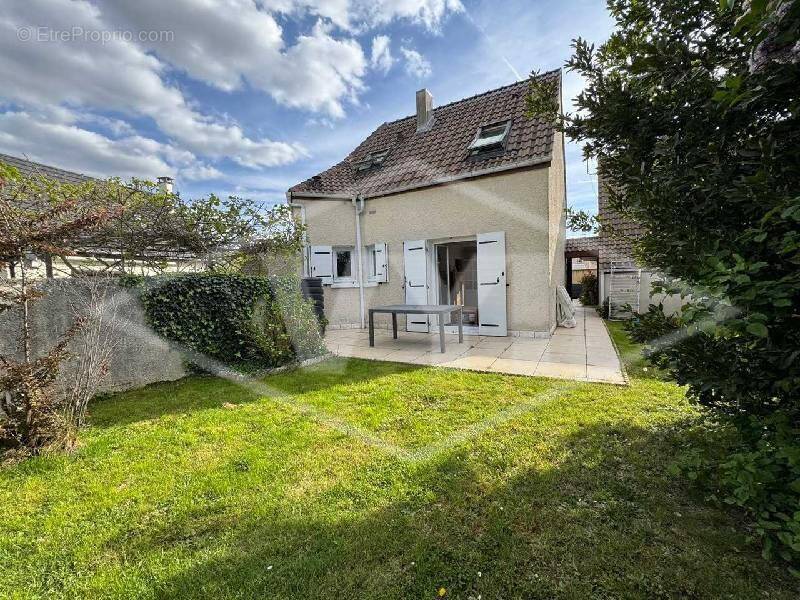 Maison à COMBS-LA-VILLE