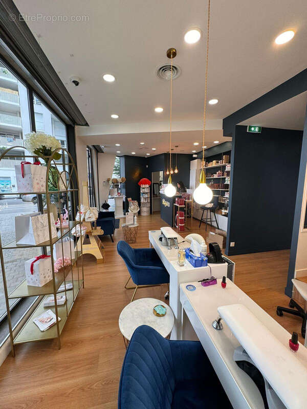 Commerce à ASNIERES-SUR-SEINE