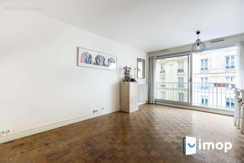 Appartement à PARIS-10E