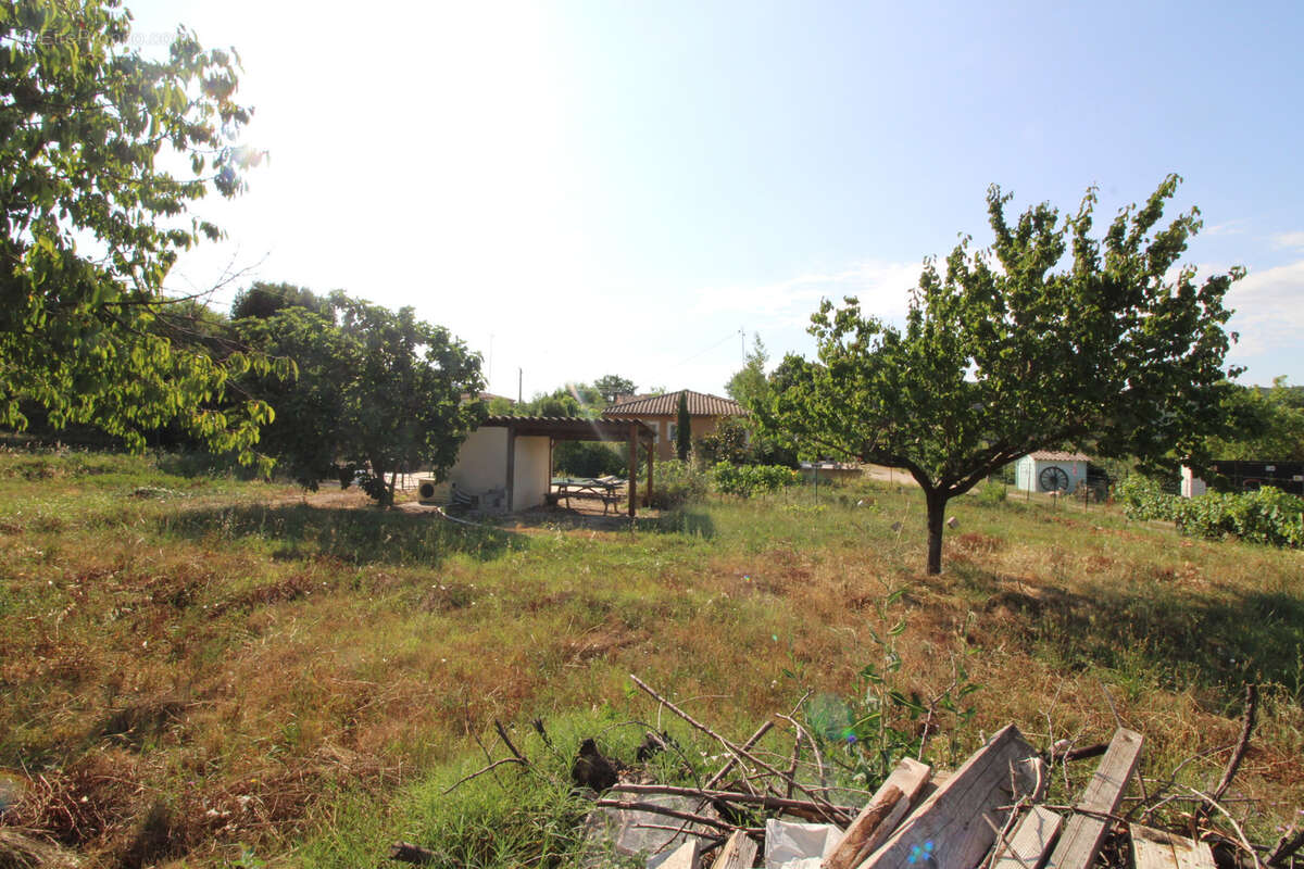 Terrain à SAINT-FLORENT-SUR-AUZONNET