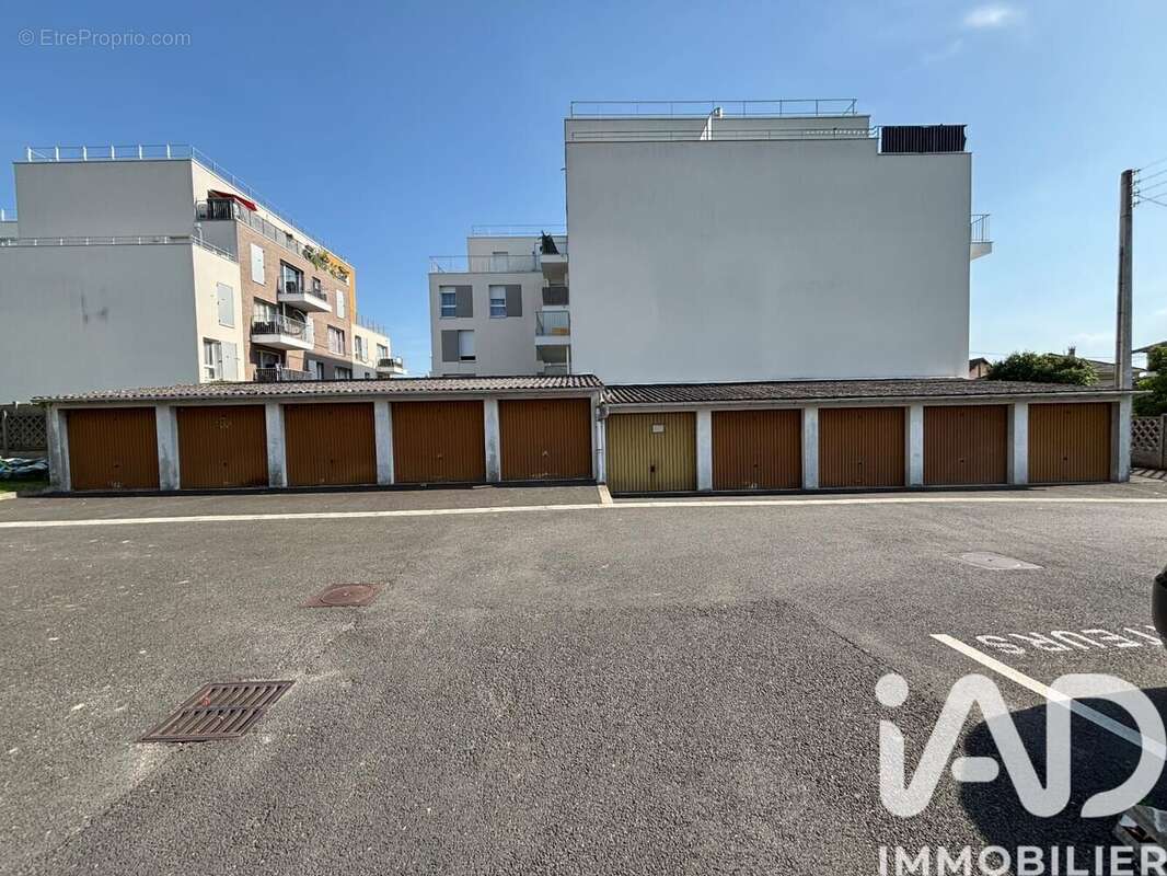 Photo 2 - Parking à LIVRY-GARGAN