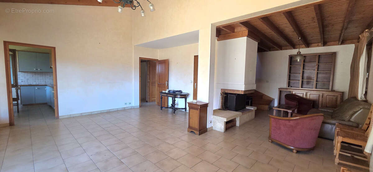 Maison familiale avec 6 chambres et grand terrain - photo 8