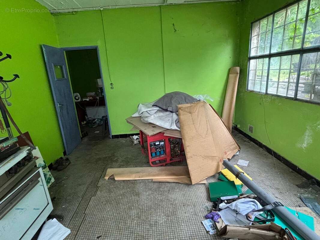 Commerce à LES EGLISOTTES-ET-CHALAURES