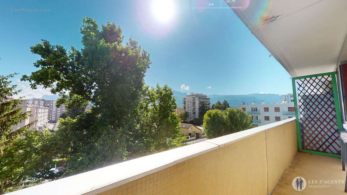 Appartement à SAINT-MARTIN-D'HERES