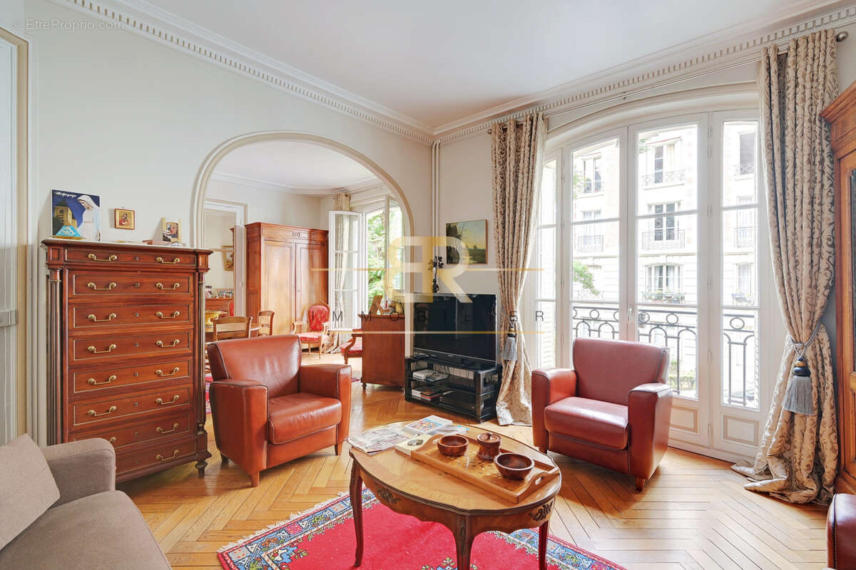 Appartement à PARIS-16E