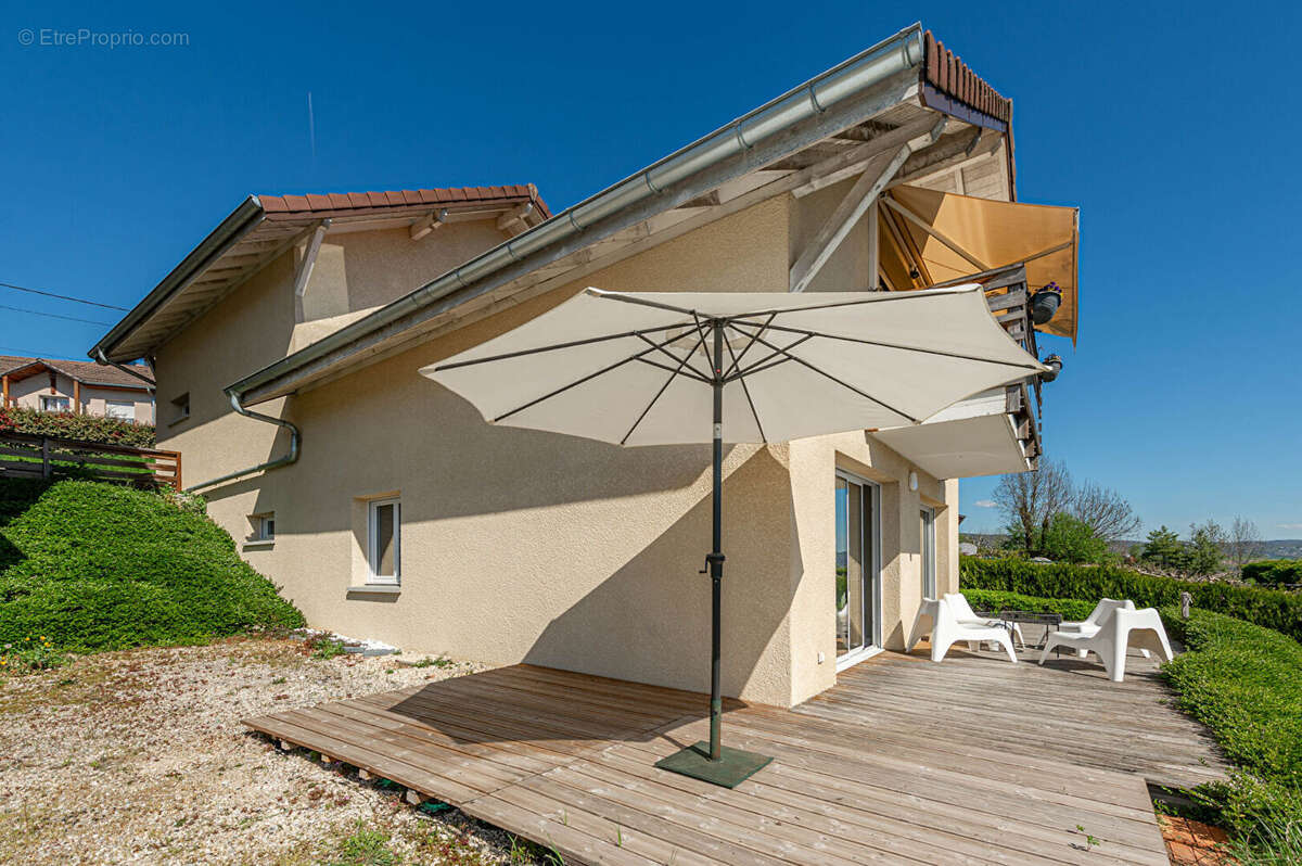Appartement à POISY