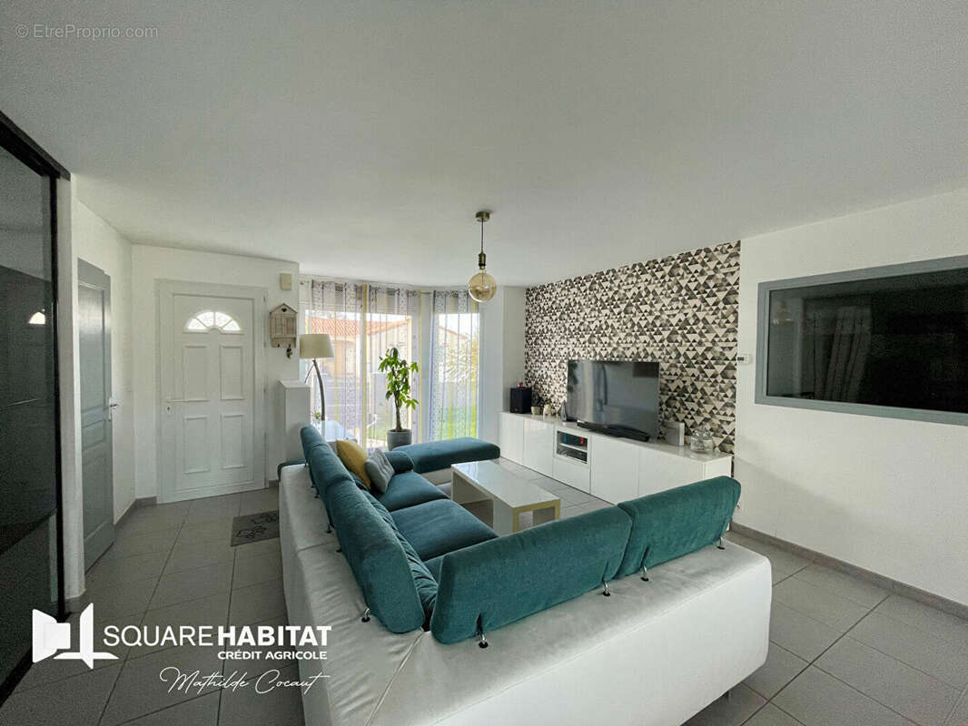 Maison à SAINT-MACAIRE-EN-MAUGES