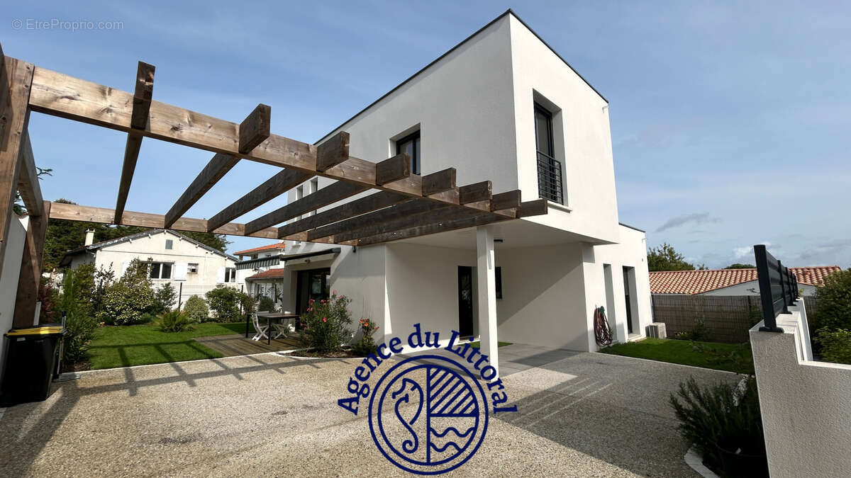 Maison à VAUX-SUR-MER