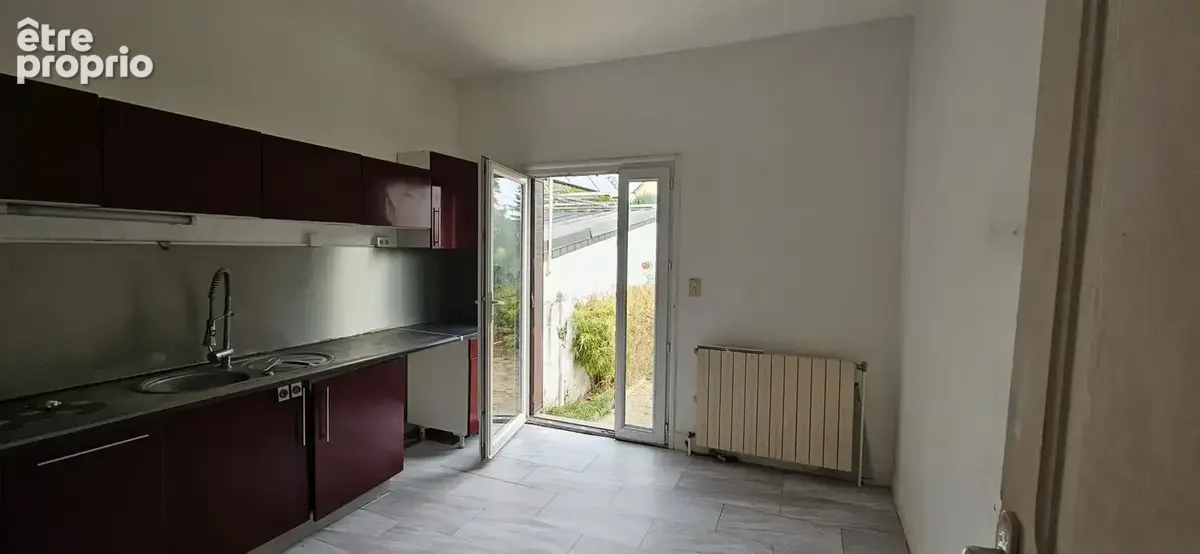 Maison  à rénover avec jardin et garages - photo 9