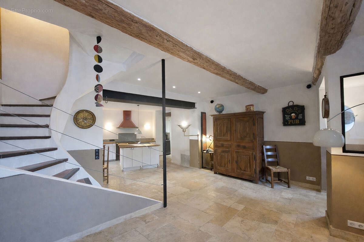 Maison à VILLES-SUR-AUZON