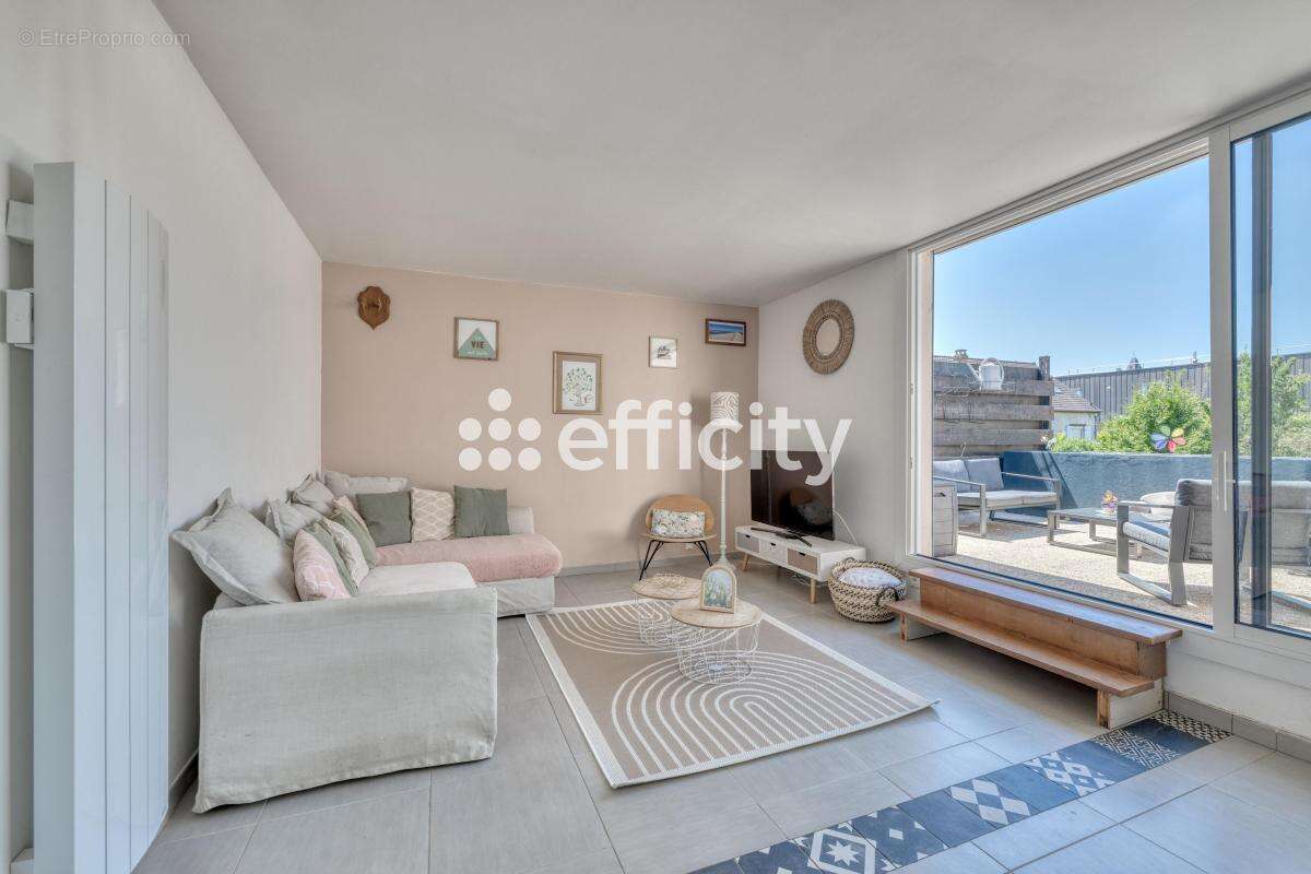 Appartement à SAULX-LES-CHARTREUX