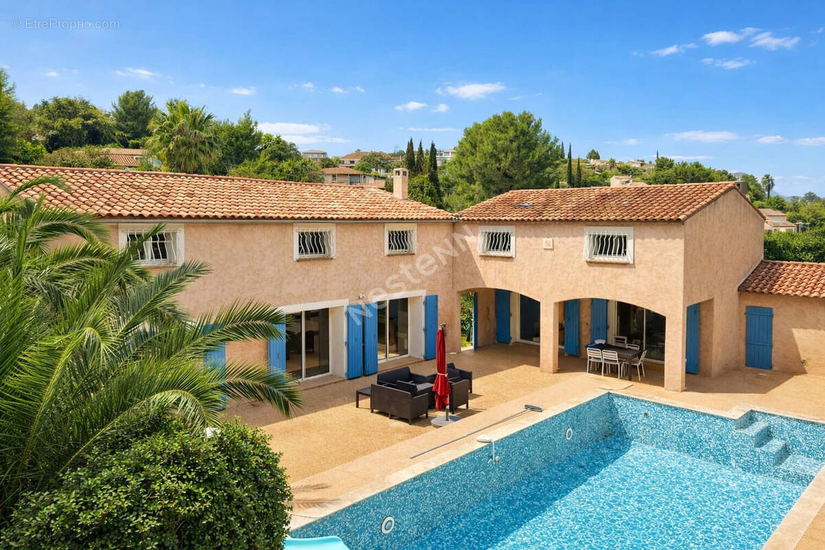 Maison à CARQUEIRANNE