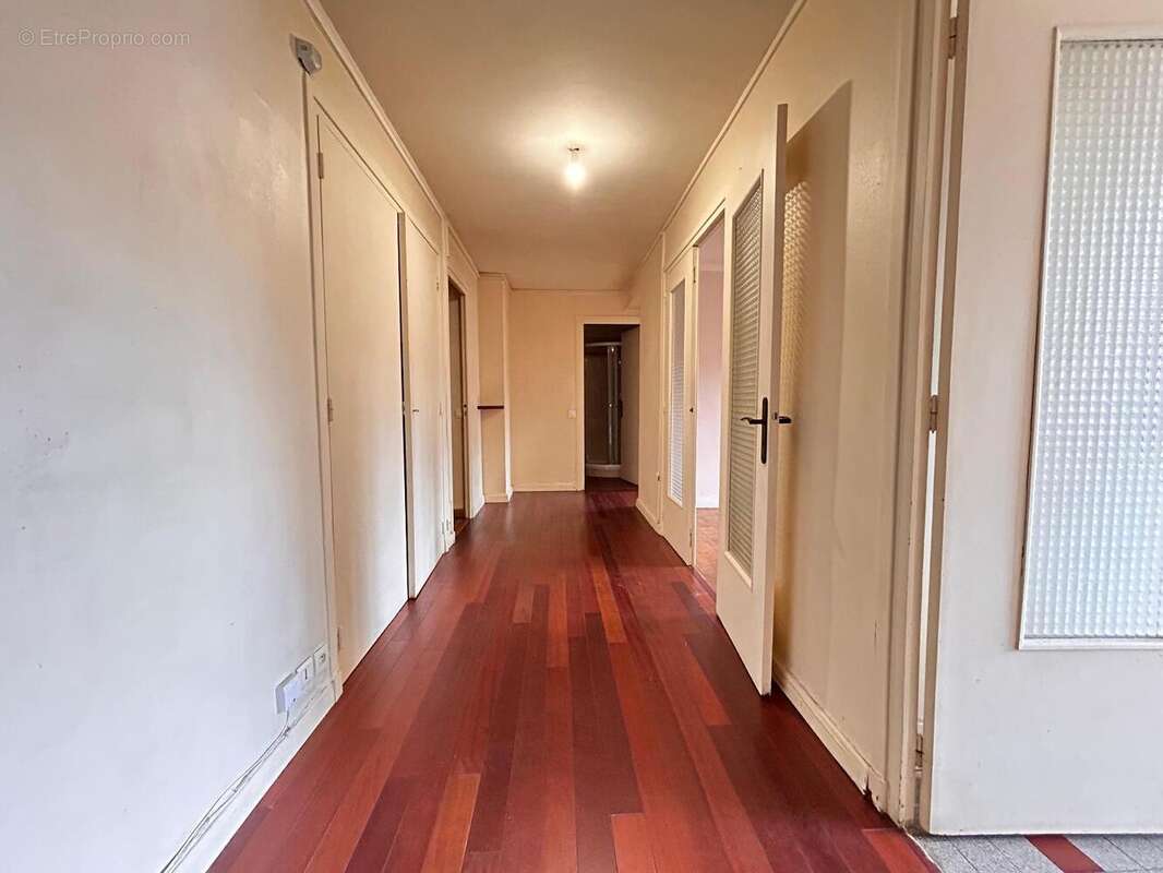   - Appartement à LYON-3E