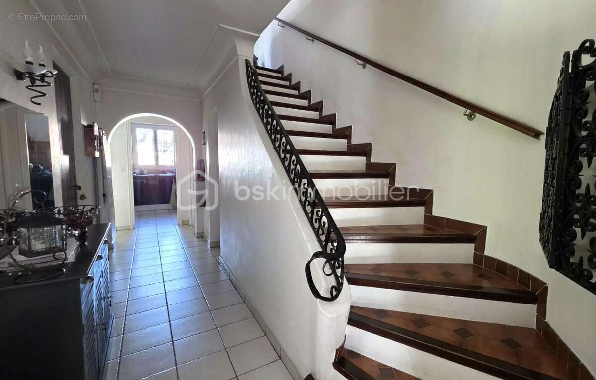 A cogolin (Var) - maison Traditionnelle 118 m² avec garage et piscine - photo 12