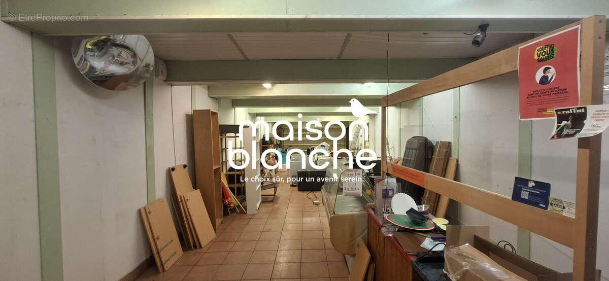 LOCAL COMMERCIAL 2 - Appartement à SAINT-JEAN-D'ANGELY