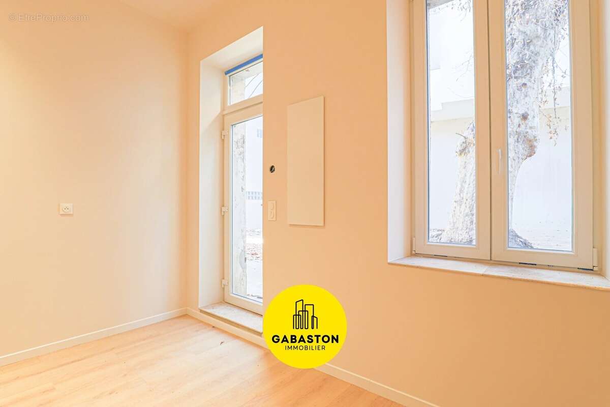 Appartement à MARSEILLE-4E