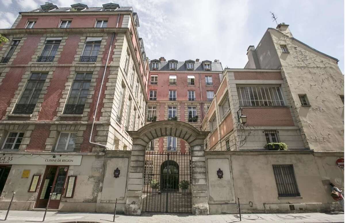 Appartement à PARIS-3E