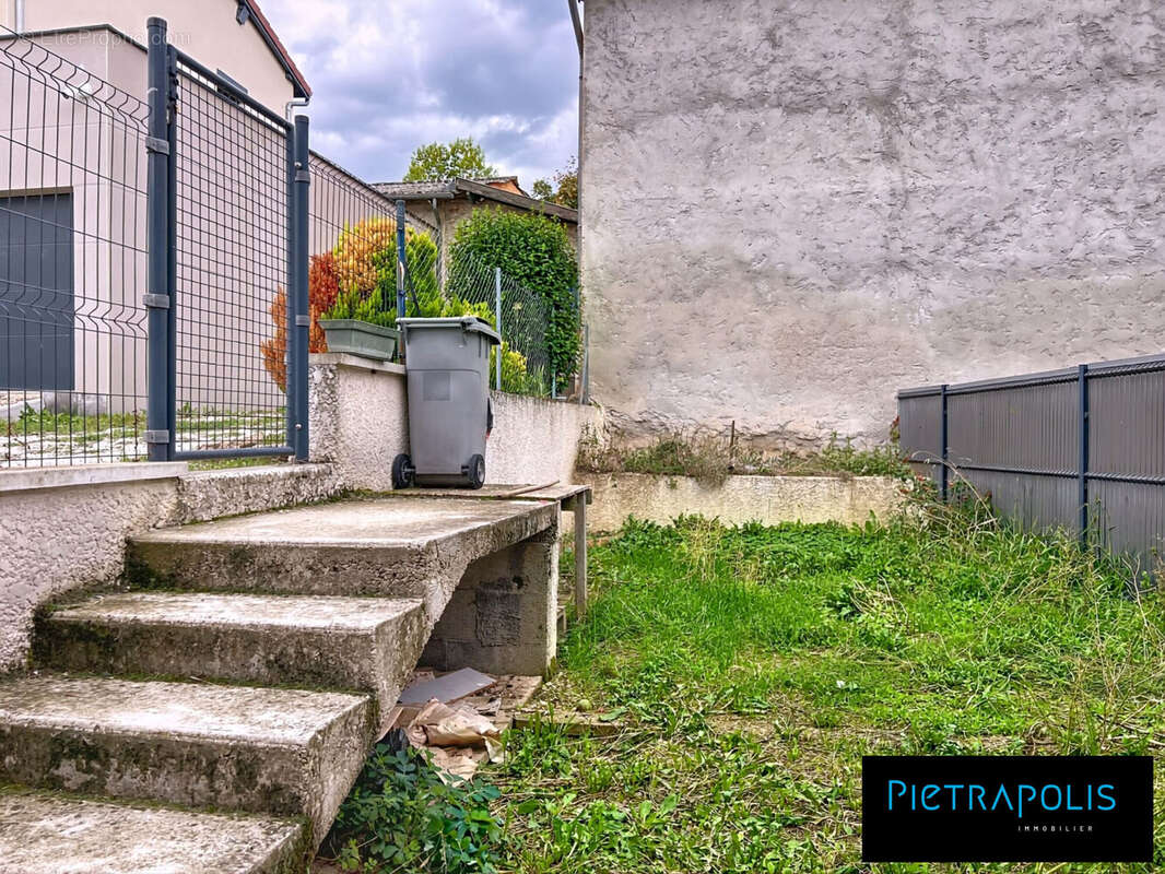 Maison à GREZIEU-LA-VARENNE