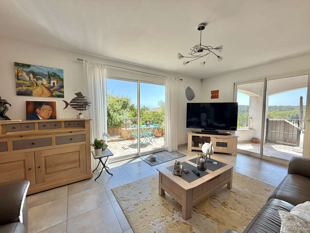 Bandol - Propriété avec vue mer panoramique, piscine à débordement et ascenseur intérieur - photo 19