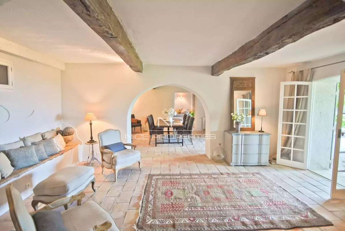 Maison à VALBONNE