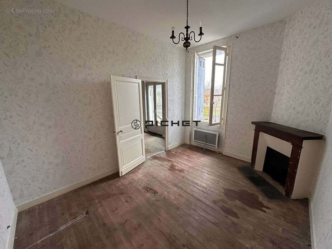 Maison à COULOUNIEIX-CHAMIERS