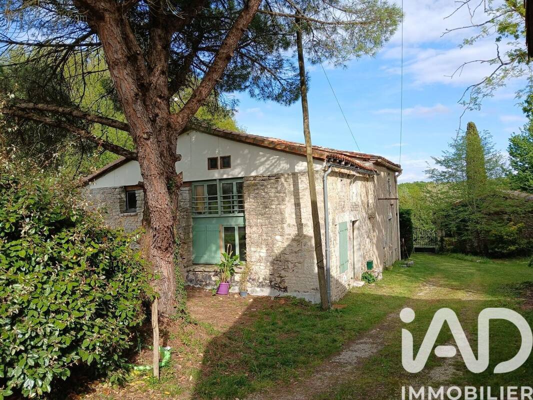 Photo 1 - Maison à SAINT-GOURSON