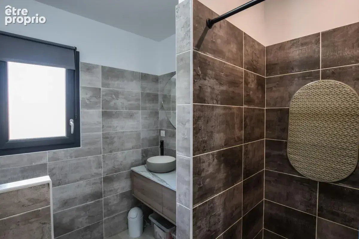 Superbe maison neuve avec DPE A, trois chambres, jardin et garage à Domazan ! - photo 10