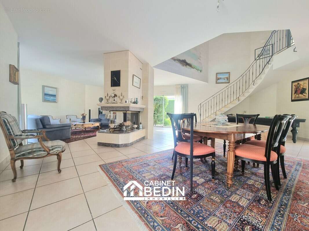 Maison 229 m² à Merignac  - photo 3