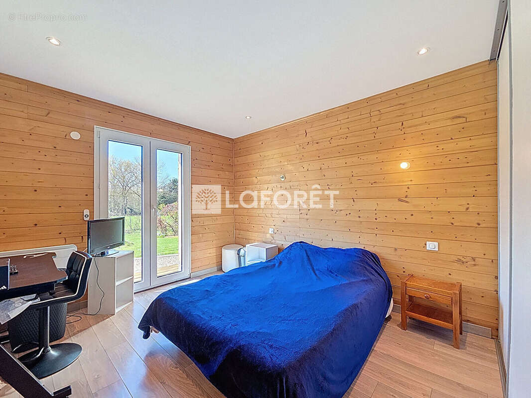 Maison à DOMPIERRE-SUR-VEYLE