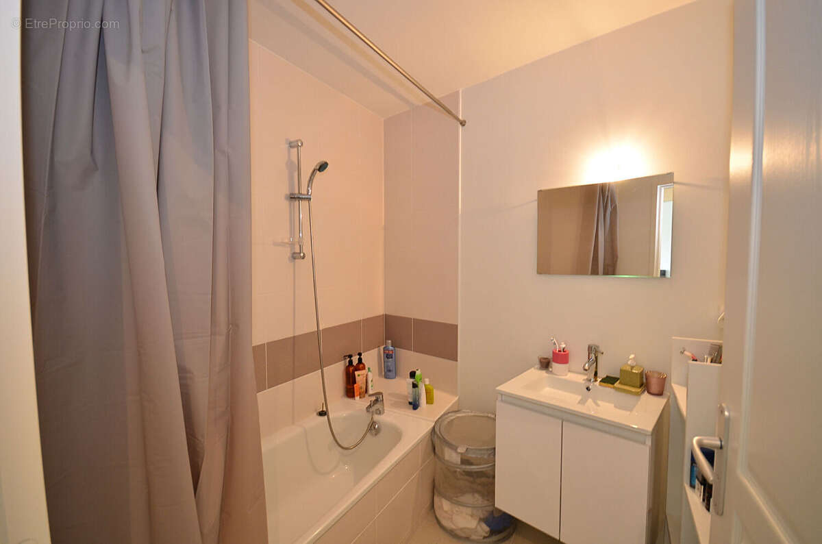 BREST QUATRE MOULINS - Appartement T3 récent de 64m² avec balcon, cave et parking - photo 5