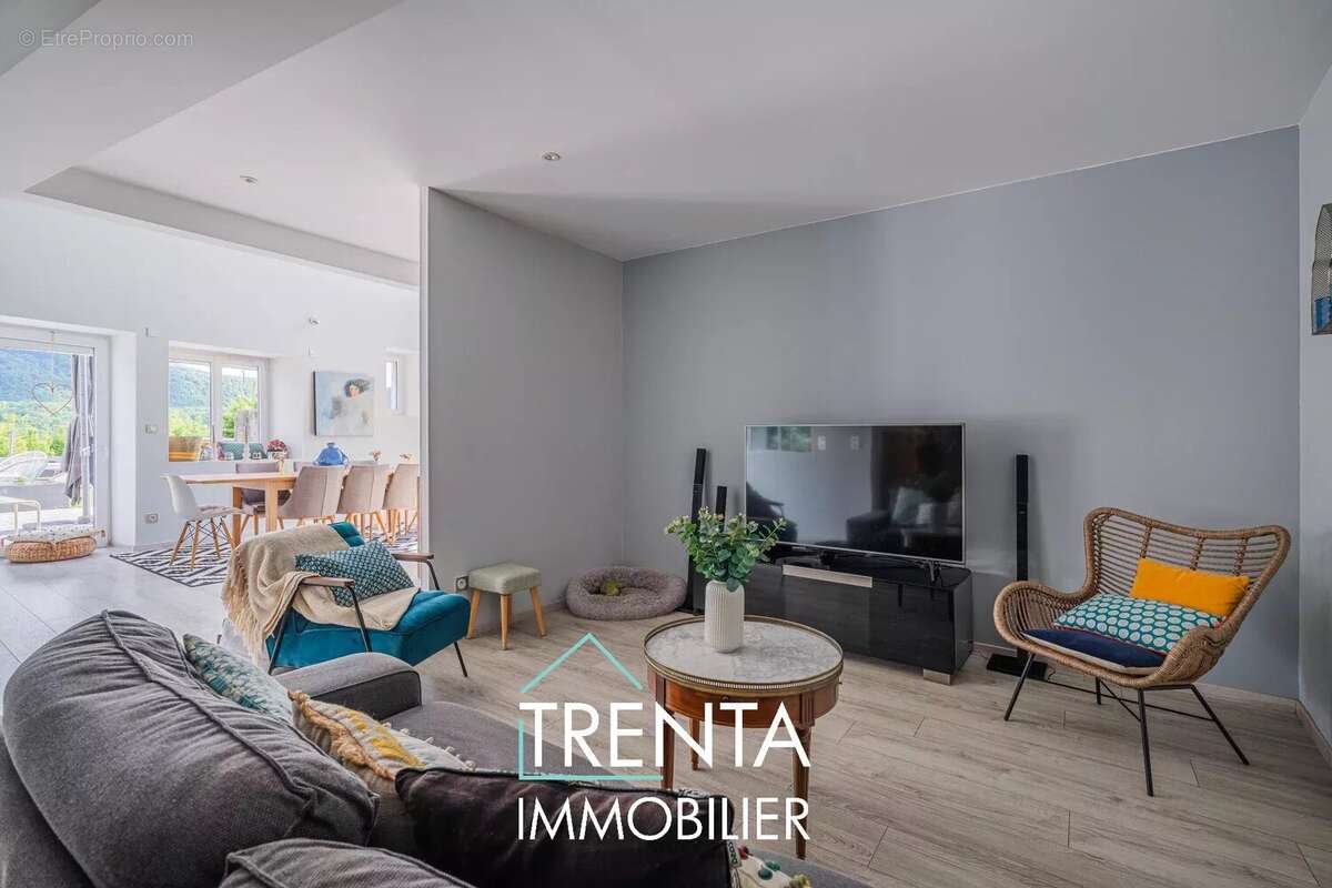 Maison à SAINT-ETIENNE-DE-CROSSEY