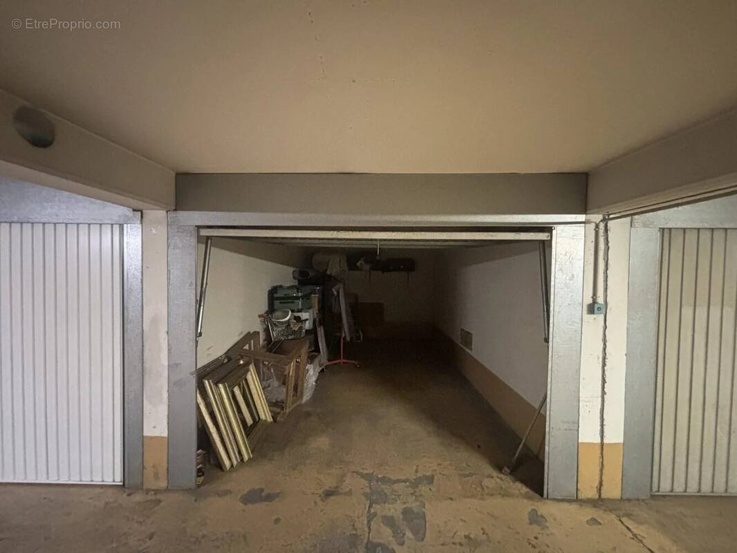 Parking à PARIS-11E