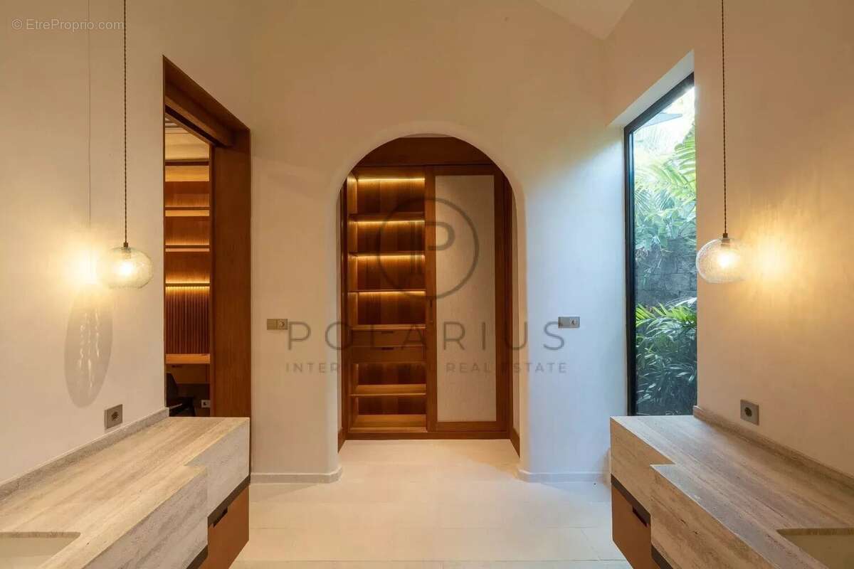 Villa exceptionnelle de 5 chambres à Pererenan  Spacieuse vie de plain-pied et piscine privée de 20 mètres - Bail emphytéotique  - photo 11