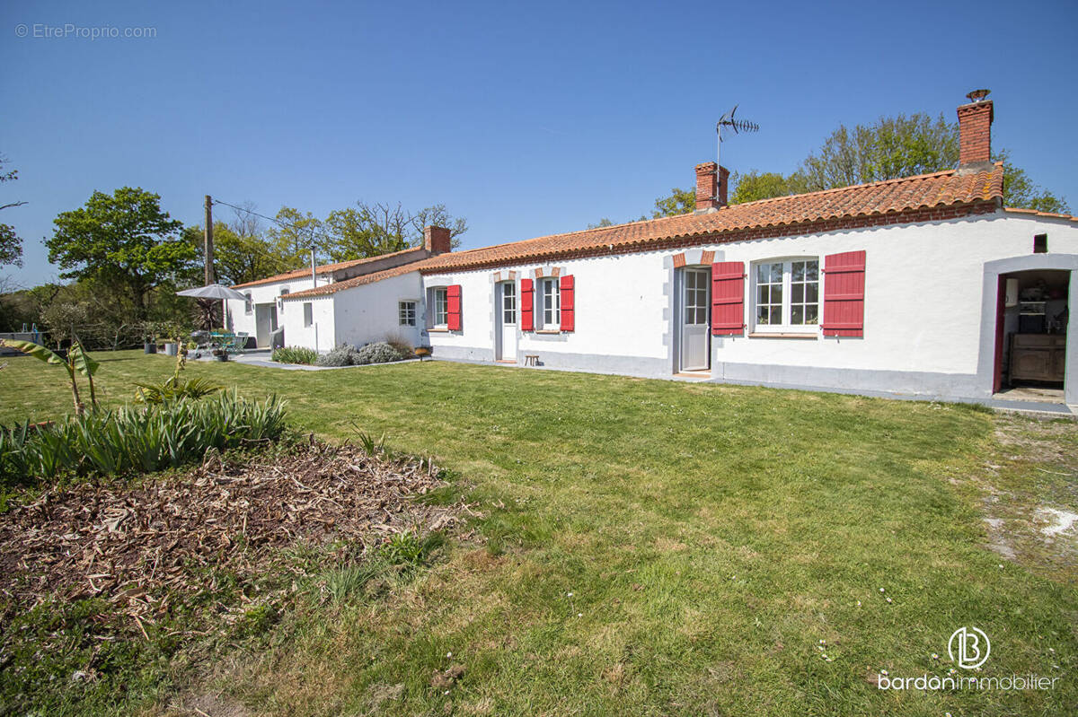 Maison à CHATEAUNEUF