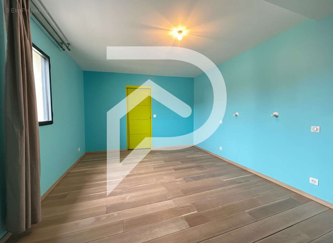 Maison à SAINT-LAURENT-D'AIGOUZE