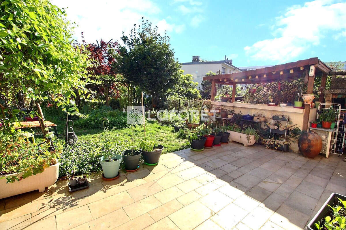 Maison à VILLENEUVE-LA-GARENNE