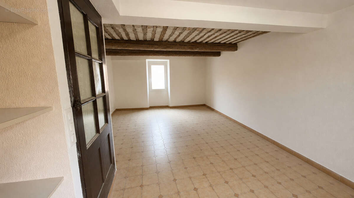 172 m2 - Grand potentiel - Toiture neuve - 10 couchages - Jardinet - photo 9