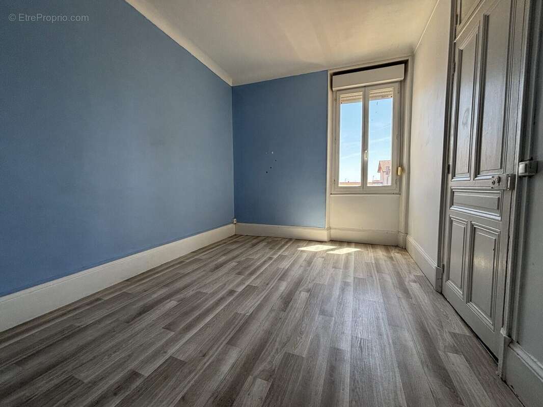 Appartement 320 m² à Romans-Sur-Isere  - photo 5