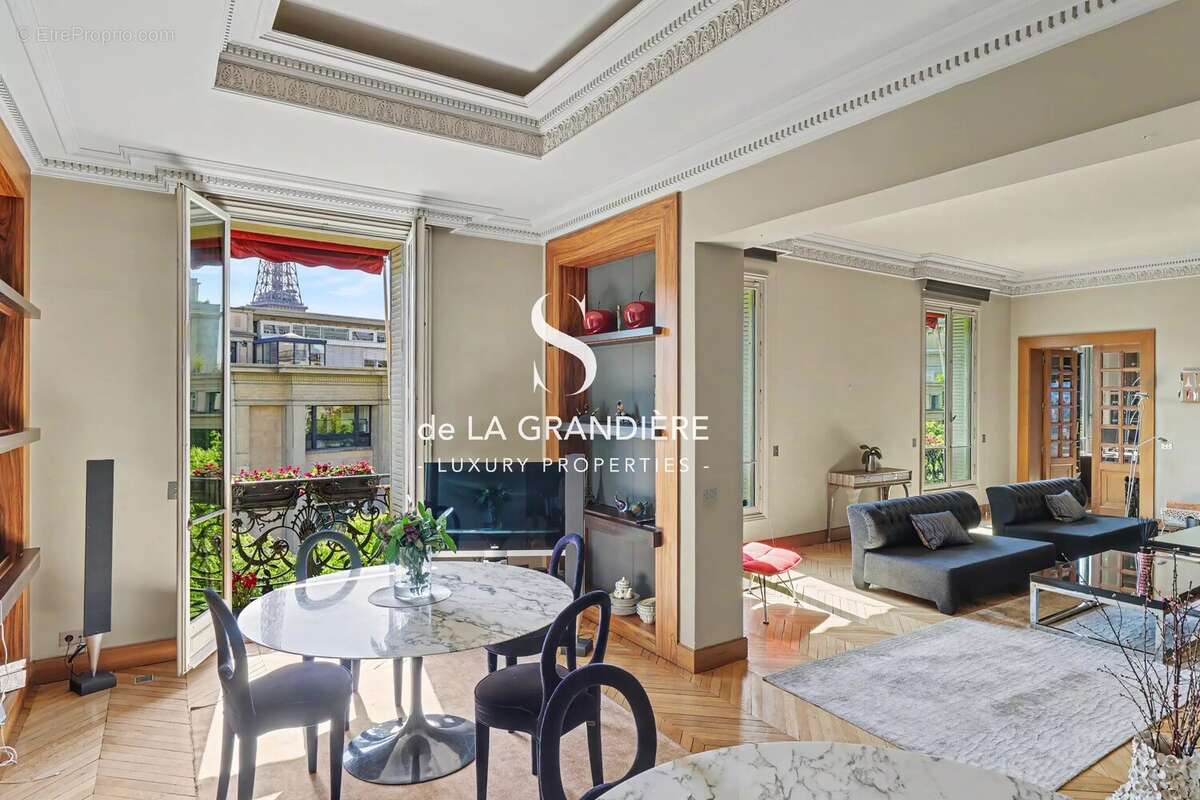 Appartement à PARIS-16E