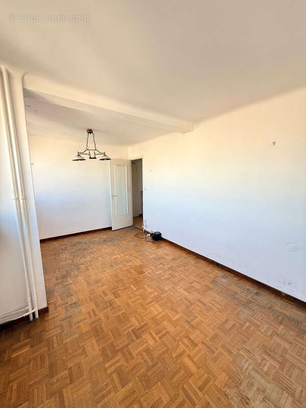 Appartement à MARSEILLE-5E