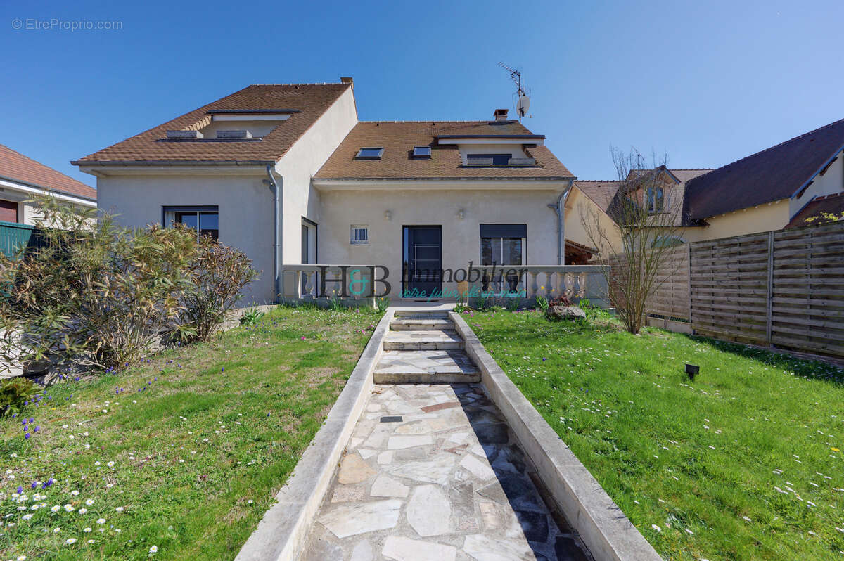 Maison à VERT-LE-GRAND