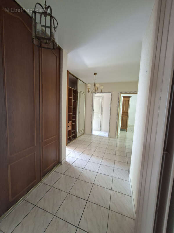 Appartement T4 de 88 m2 avec terrasse et vue sur le parc - photo 4