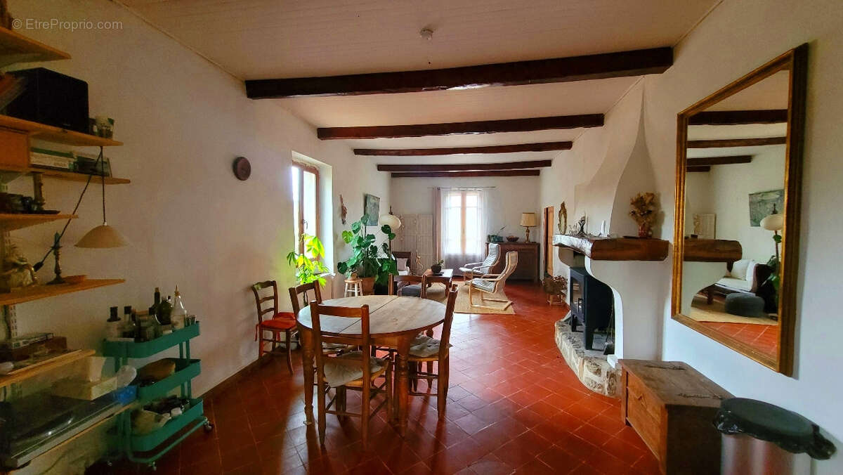 A VENDRE LURS Ancienne ferme en pierres de près de 200 m2  sur 1 ha 845 m2 - photo 7