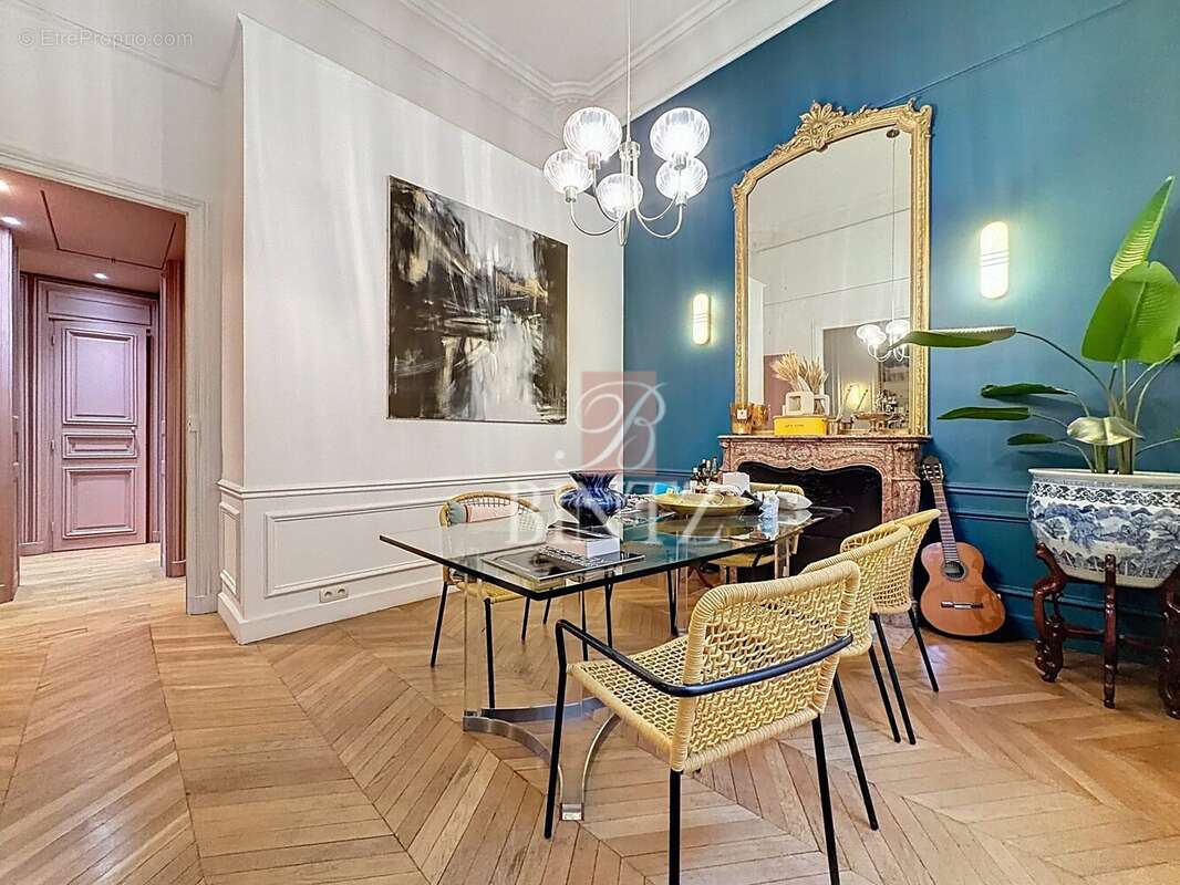 Appartement à PARIS-7E