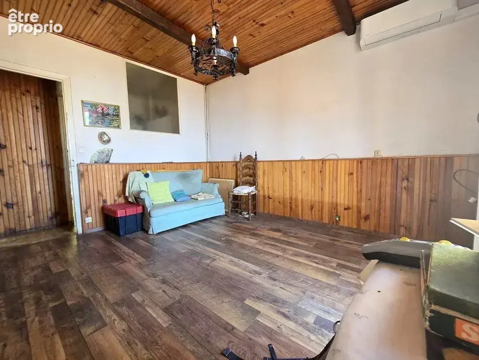 Proche Libération 2 et 3 Pièces à rénover vues panoramiques - photo 5