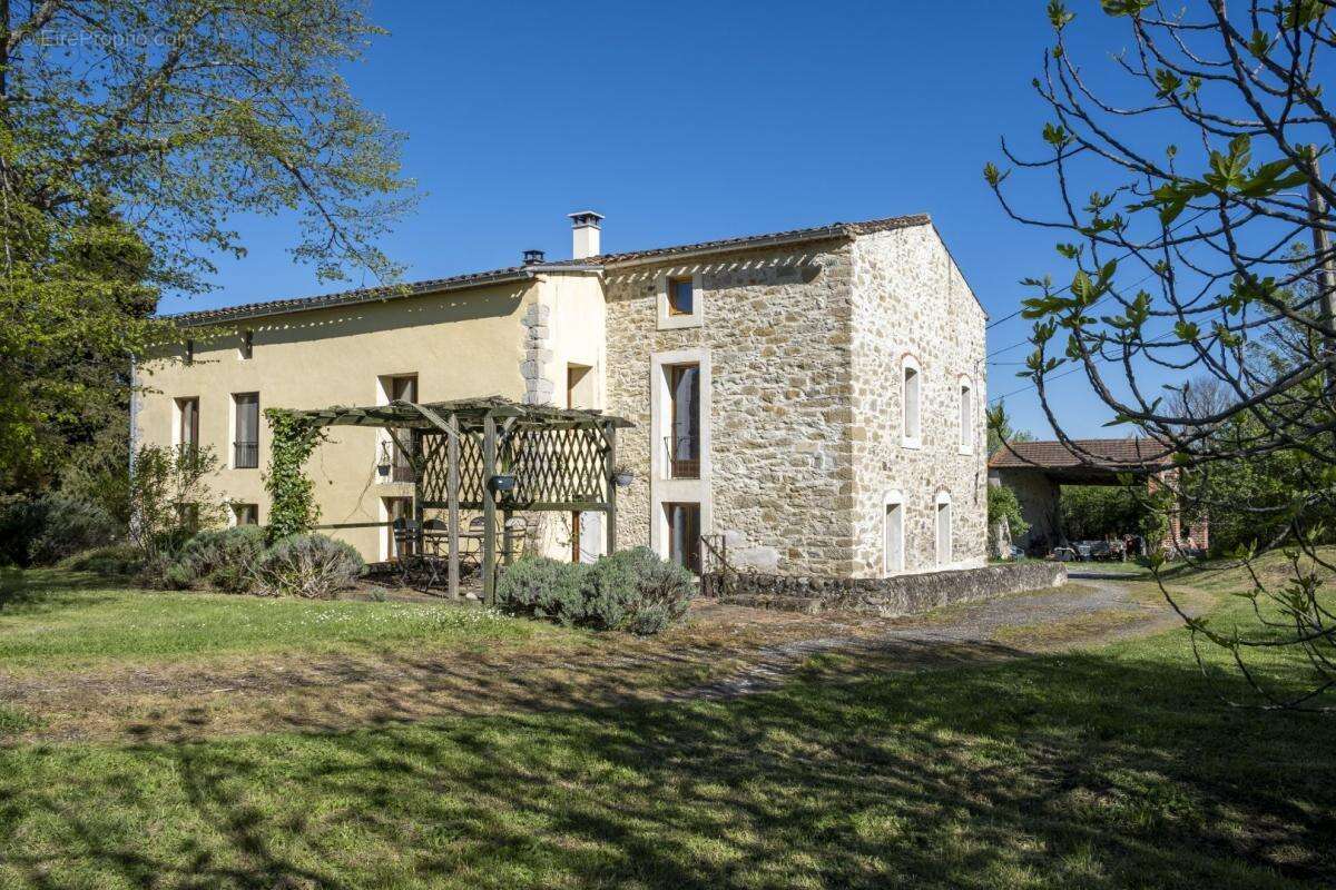 Maison à ESCUEILLENS-ET-SAINT-JUST-DE-BELENGARD