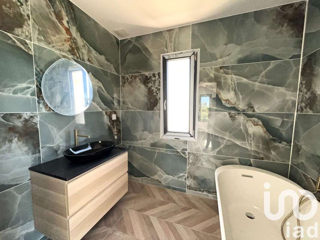 Photo 9 - Maison à LAUDUN-L&#039;ARDOISE